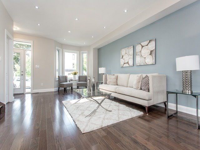 811 Cosburn Ave, Toronto, M4C2V9 | Image 3