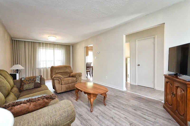 158 Woodfern Dr, Toronto, M1K2L5 | Image 3