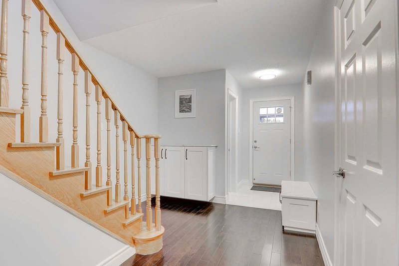 58 Alanbull Sq, Toronto, M1V4M1 | Image 2