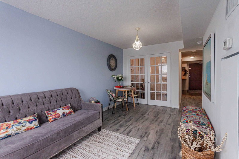 421 - 60 Fairfax Cres, Toronto, M1L0E1 | Image 2