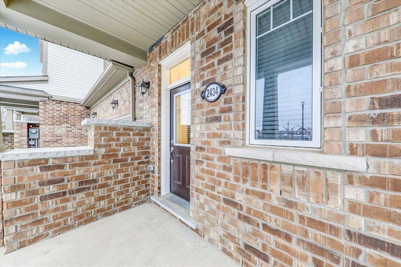 2434 Moonlight Cres, Pickering, L1X0E9 | Image 3