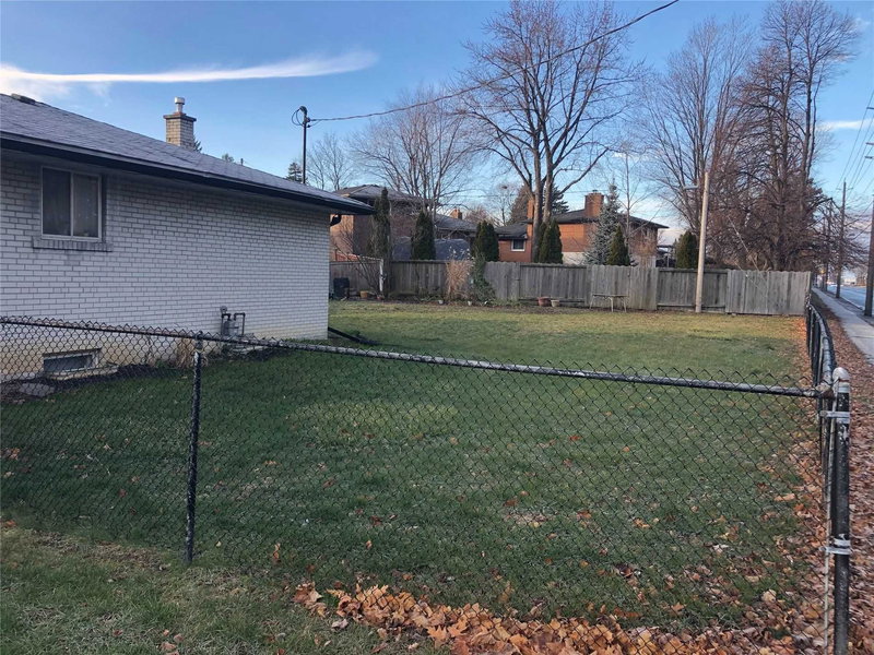 54 Saratoga Dr, Toronto, M1P4J1 | Image 3