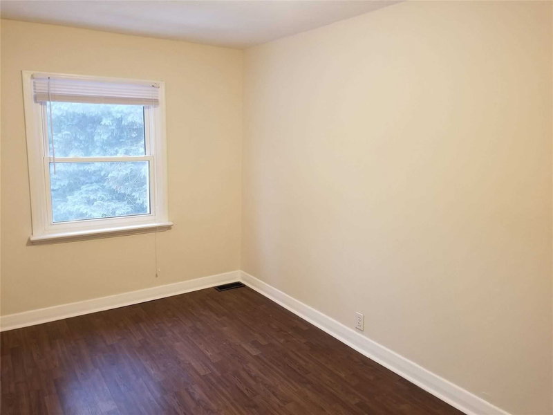 Upper - 13 Pinegrove Ave, Toronto, M1N 2G3 | Image 2