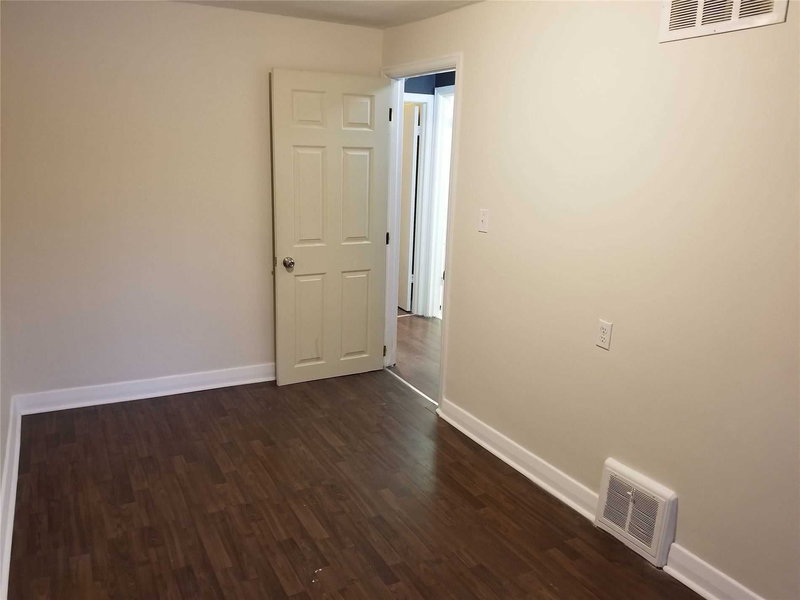 Upper - 13 Pinegrove Ave, Toronto, M1N 2G3 | Image 3