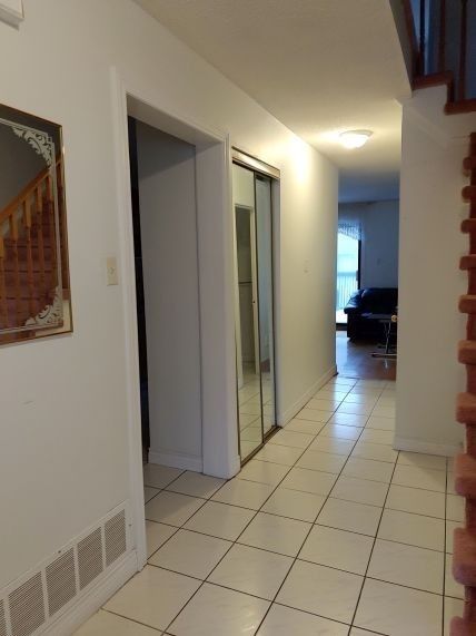 52 Danilack Crt, Toronto, M1V4L5 | Image 2