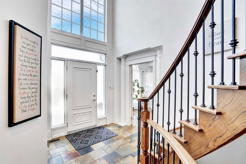 70 Applewood Cres, Whitby, L1N2E6 | Image 2