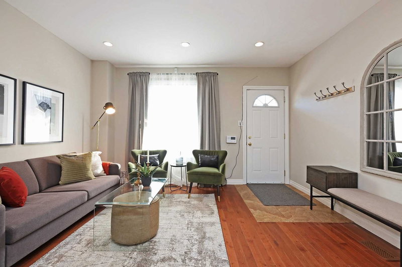 24 Queensdale Ave, Toronto, M4J1X9 | Image 3