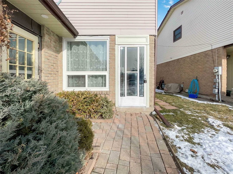 1334 Pinehurst Ave, Oshawa, L1H8G5 | Image 2