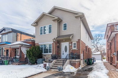 Detached House sold at 139 Gowan Avenue, Toronto, Broadview North, M4K2E5 - MLS: E5127842