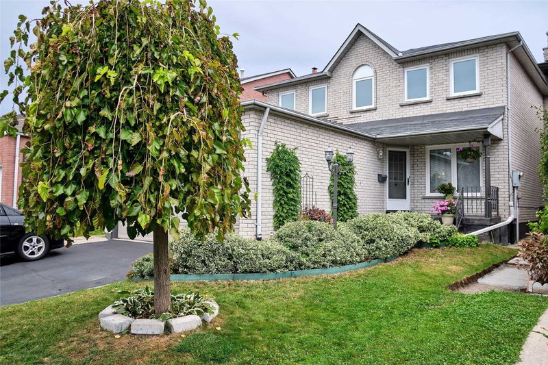 1525 Sturgeon Crt, Pickering, L1V 5P6 | Image 2