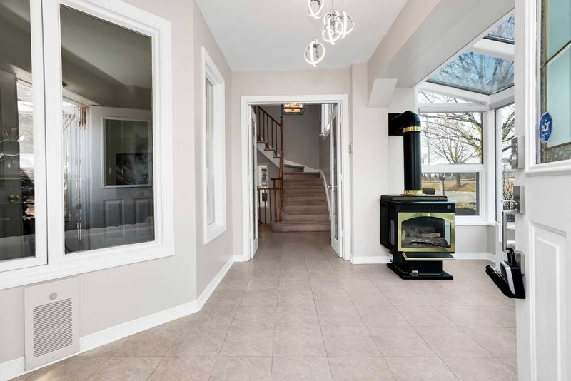 35 Davies Cres, Whitby, L1N8X4 | Image 3