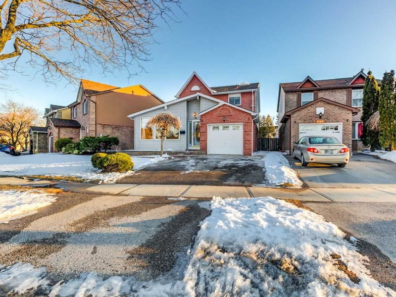 739 Edgewood Rd, Pickering, L1V2Z7 | Image 2