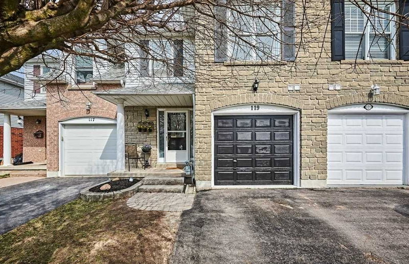 119 Brownstone Cres, Clarington, L1E2Y2 | Image 2