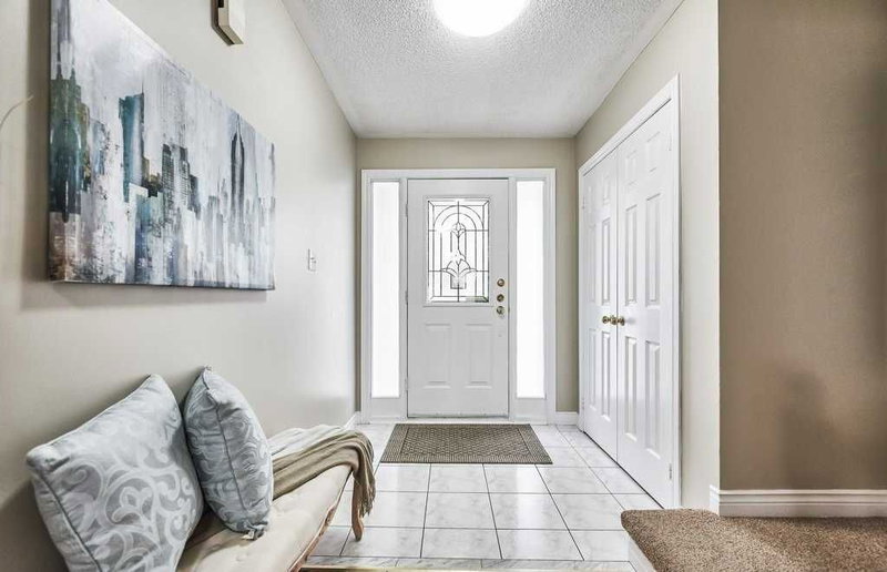 119 Brownstone Cres, Clarington, L1E2Y2 | Image 3