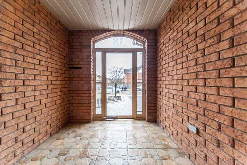 38 Marjoram Dr, Ajax, L1S7P3 | Image 3