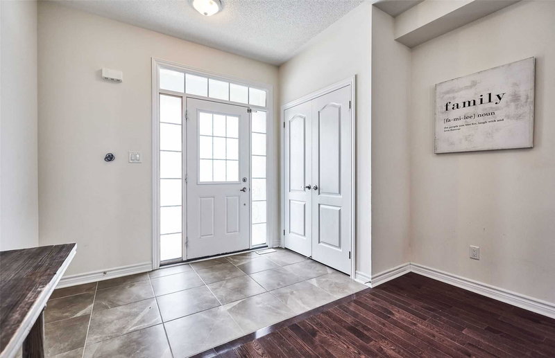 82 Mcroberts Cres, Clarington, L1E0H4 | Image 3