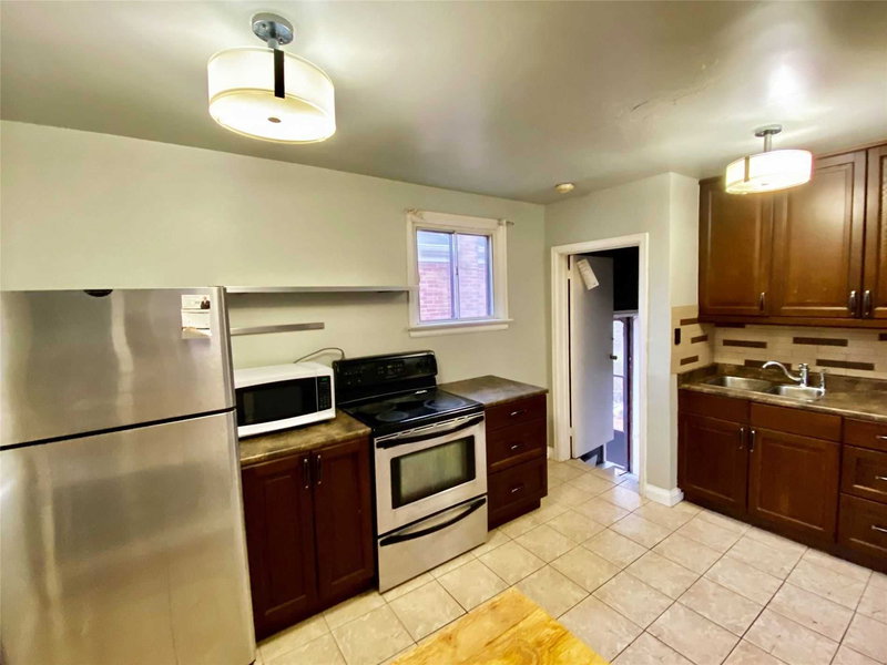 52 Claremore Ave, Toronto, M1N3Rn | Image 2