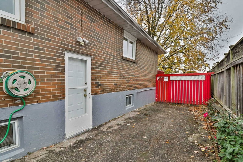 756 Breezy Dr, Pickering, L1W2X7 | Image 3