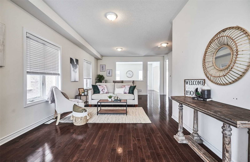 82 Mcroberts Cres, Clarington, L1E0H4 | Image 3