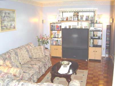 114 Courtlands Dr, Toronto, M1B4M7 | Image 2