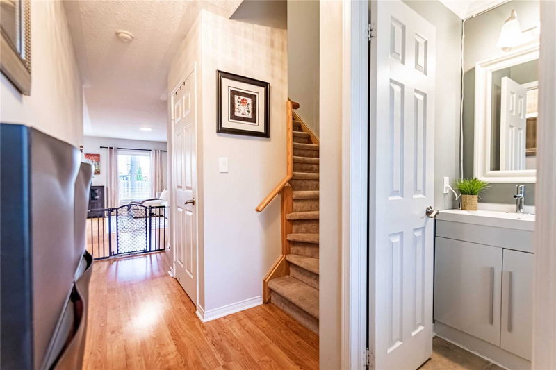 114 Bettina Pl, Whitby, L1R 0E8 | Image 3