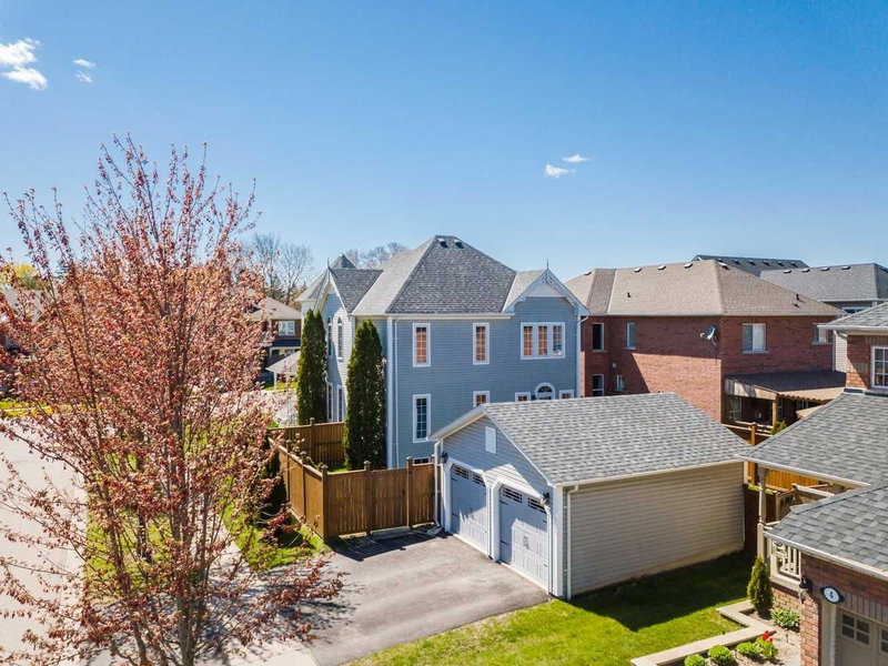 9 Elder Cres, Whitby, L1M2H5 | Image 2