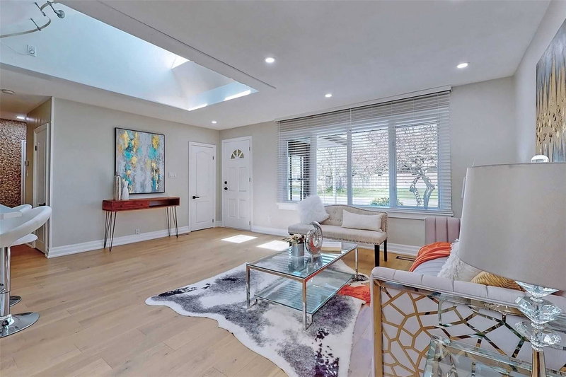 201 Southlawn Ave, Oshawa, L1H3Y5 | Image 2