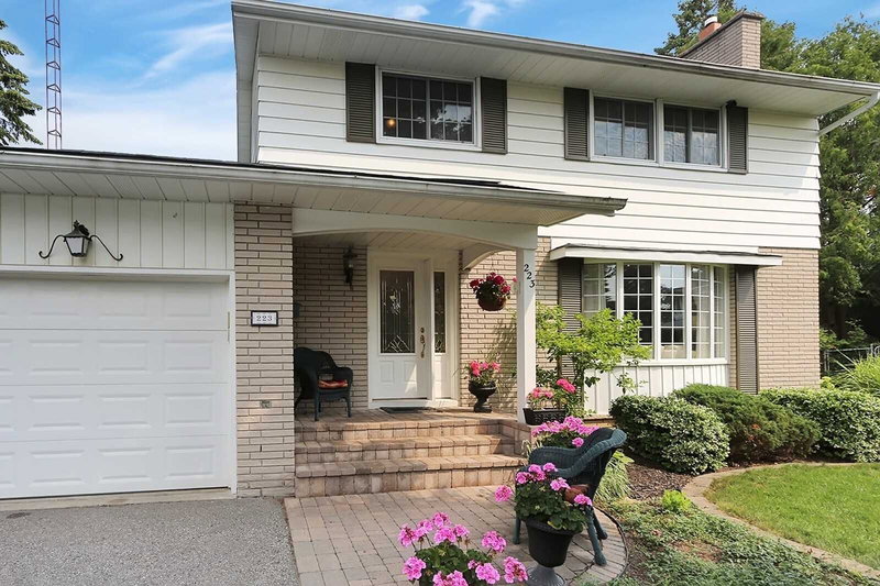 223 Violet Crt, Oshawa, L1G3E6 | Image 2