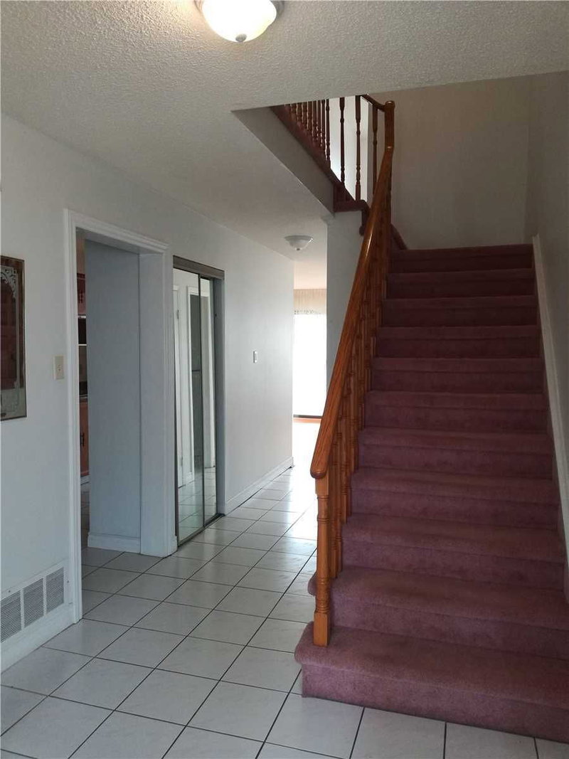 52 Danilack Crt, Toronto, M1V4L5 | Image 2