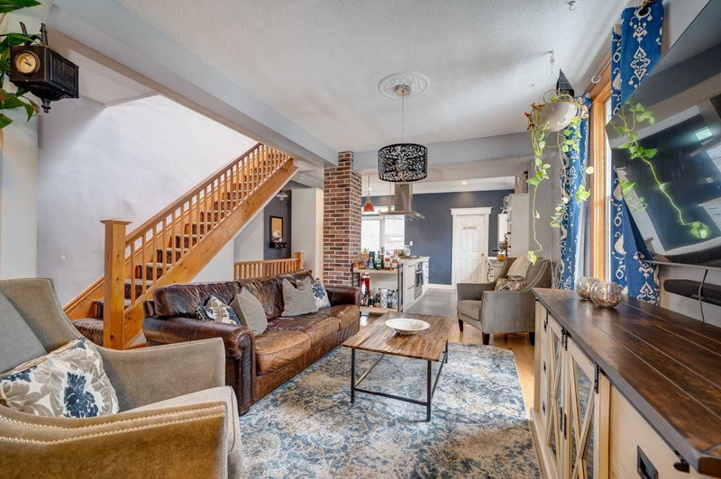 31 Kildonan Rd, Toronto, M4E2N5 | Image 3