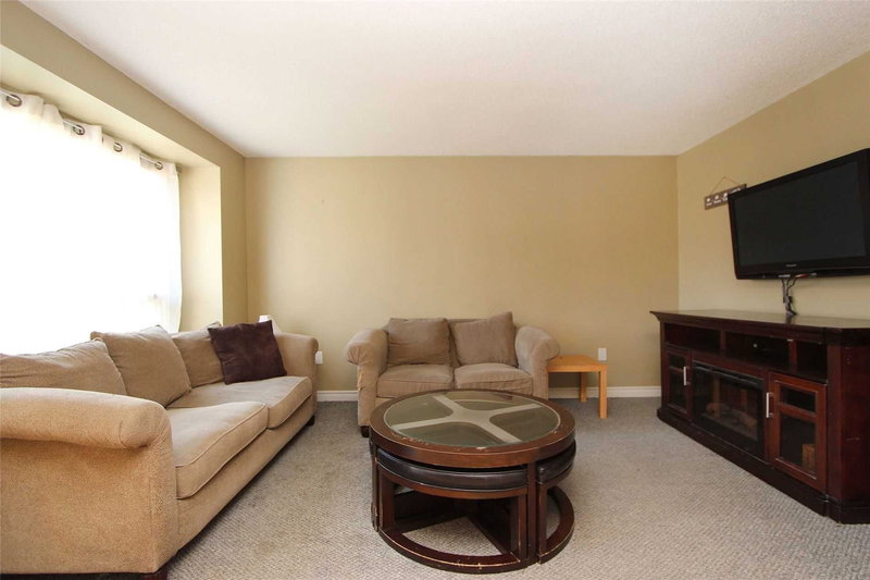 40 Doncaster Cres, Clarington, L1B1E7 | Image 3