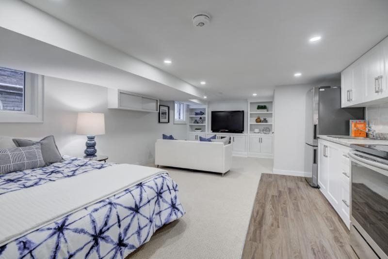 Lower - 301 Wolverleigh Blvd, Toronto, M4C1S5 | Image 3