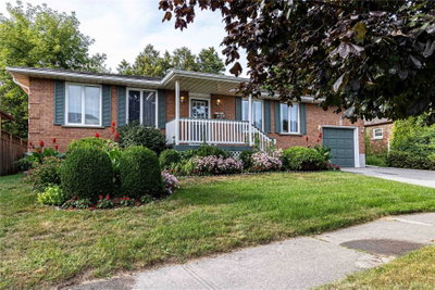 Detached House sold at 2 Robert Adams Drive, Clarington, Ontario, L1E1V8 - Courtice - MLS: E5346239