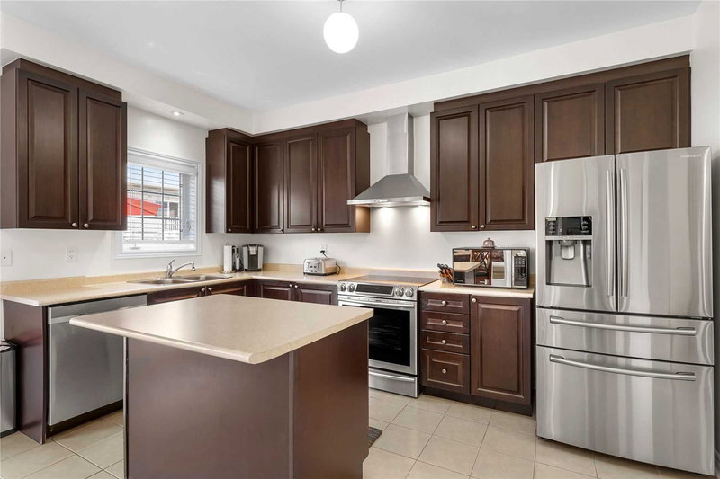 10 Campview St, Whitby, L1R0K5 | Image 3