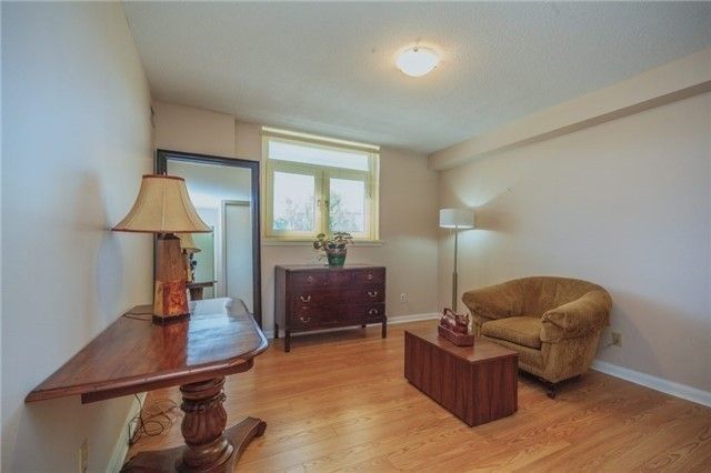 203 - 40 Chichester Pl, Toronto, M1T3R6 | Image 2