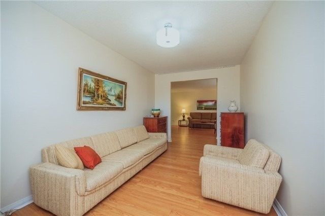 203 - 40 Chichester Pl, Toronto, M1T3R6 | Image 3