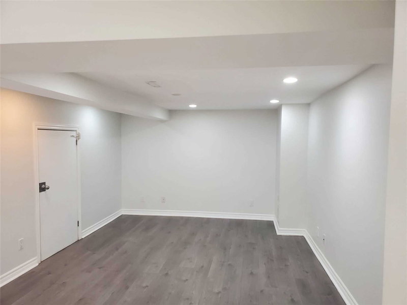 Bsmt - 44 Billingsgate Cres, Ajax, L1S2R8 | Image 2