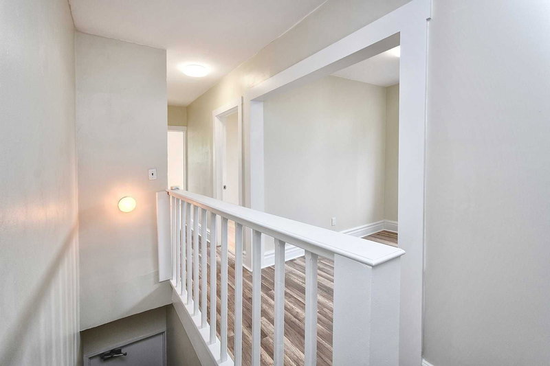 Upper#2 - 1932 Queen St E, Toronto, M4L1H6 | Image 3