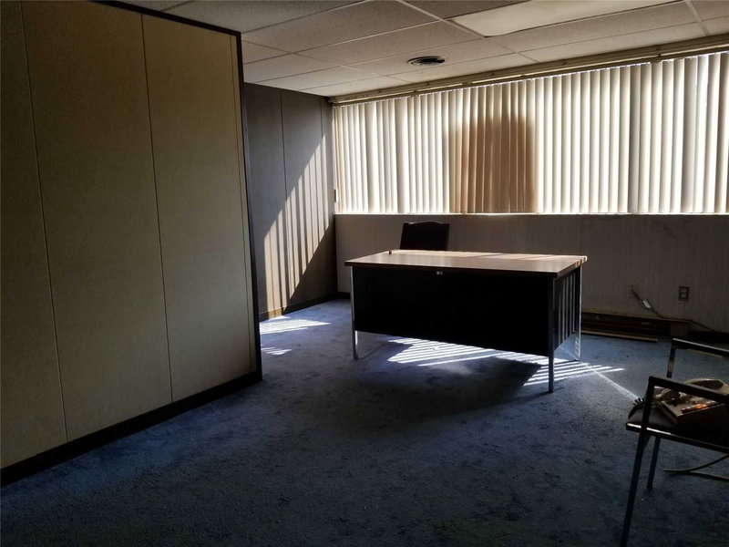 202 - 74 Simcoe St S, Oshawa, L1H4G6 | Image 2