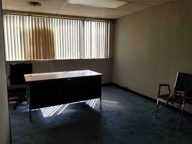 202 - 74 Simcoe St S, Oshawa, L1H4G6 | Image 3