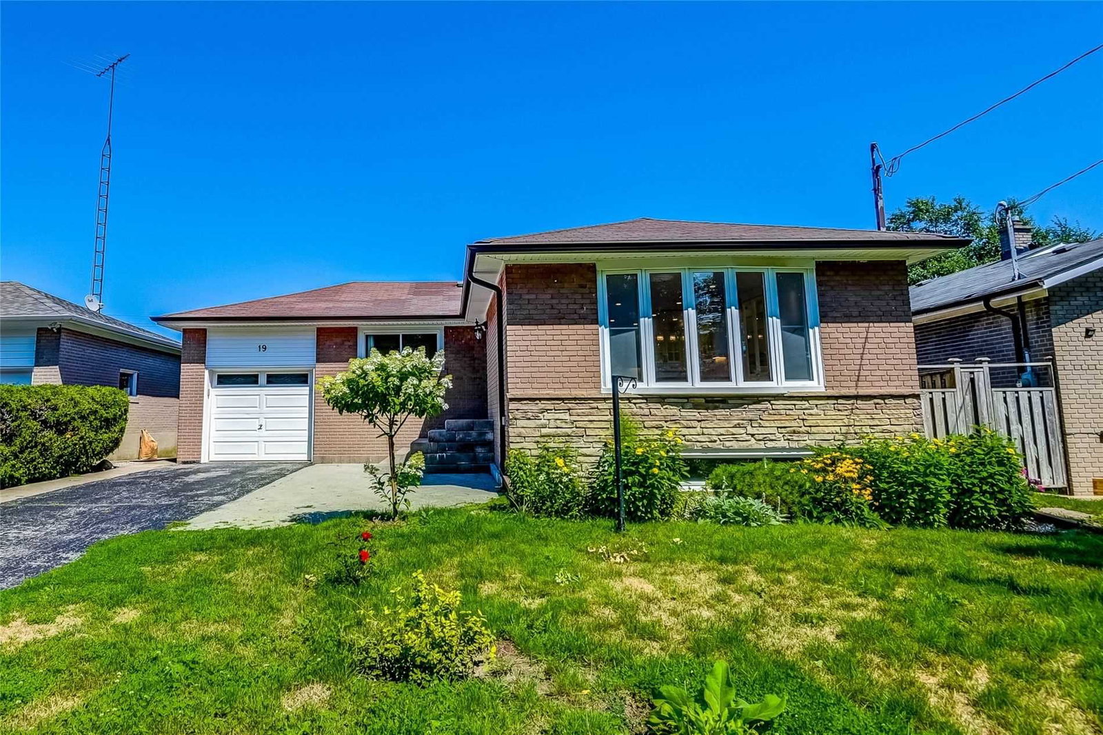 Detached House leased at 19 Fareham Crescent, Toronto, Ontario, M1E1J8 - Guildwood - MLS: E5366028