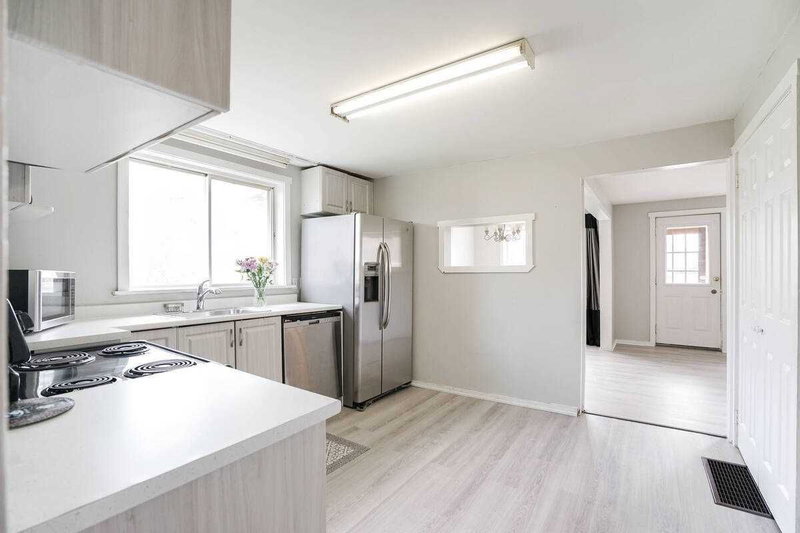 1725 Spruce Hill Rd, Pickering, L1V1S3 | Image 2