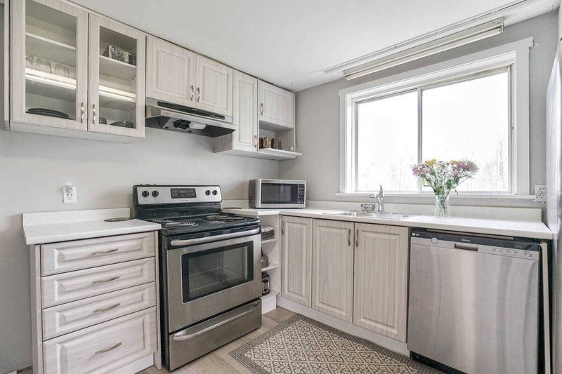 1725 Spruce Hill Rd, Pickering, L1V1S3 | Image 3