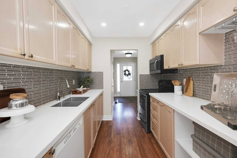 112 Creekwood Cres, Whitby, L1R 2K | Image 2