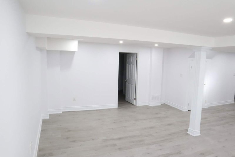 Lower - 1627 Baggins St, Pickering, L1W1H2 | Image 3