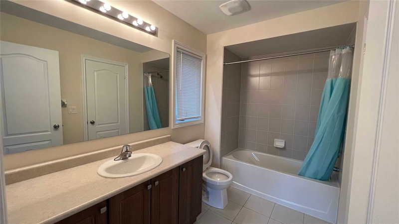 1915 Douglas Langtree Dr, Oshawa, L1K0Y6 | Image 3