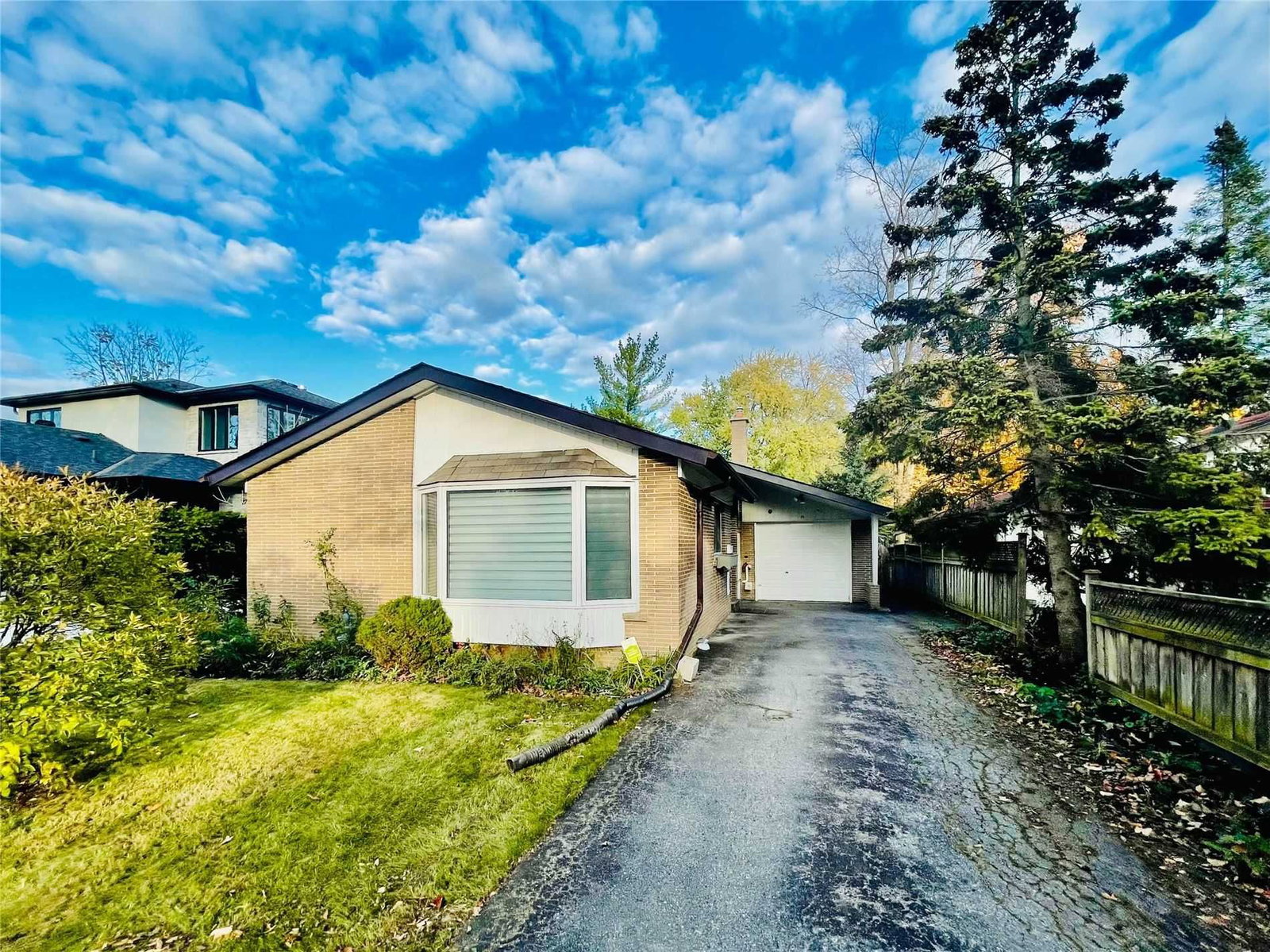 Detached House leased at 15 Scarcliff Gdns, Toronto, Ontario, M1E2A1 - Guildwood - MLS: E5425272