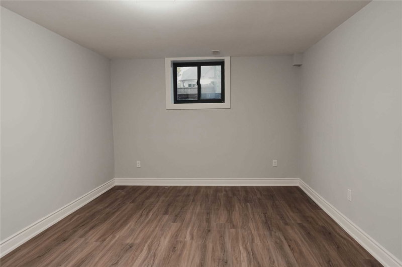 588 Marksbury Rd, Pickering, L1W2S8 | Image 3