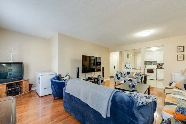 2493 Queen St E, Toronto, M4E1H9 | Image 2
