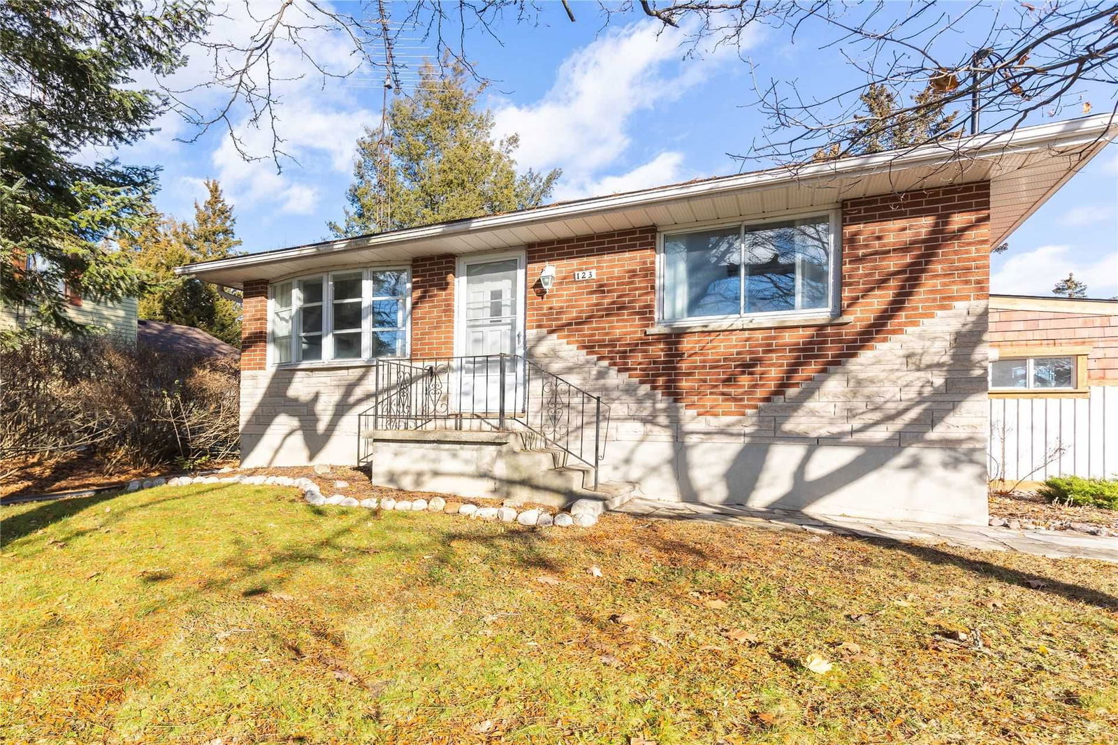 Detached House sold at 123 Scugog Street, Clarington, Bowmanville, L1C2B7 - MLS: E5441769